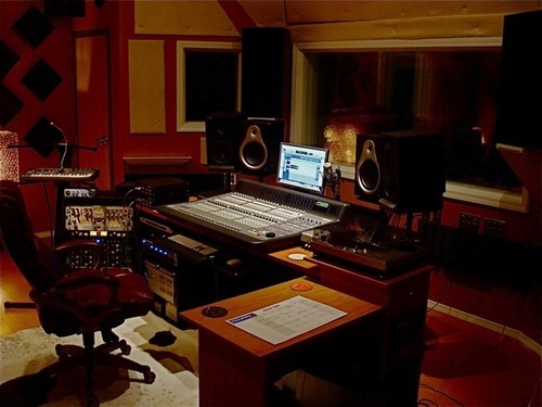Top quality recording studio just on the outskirts of Fayetteville, AR.