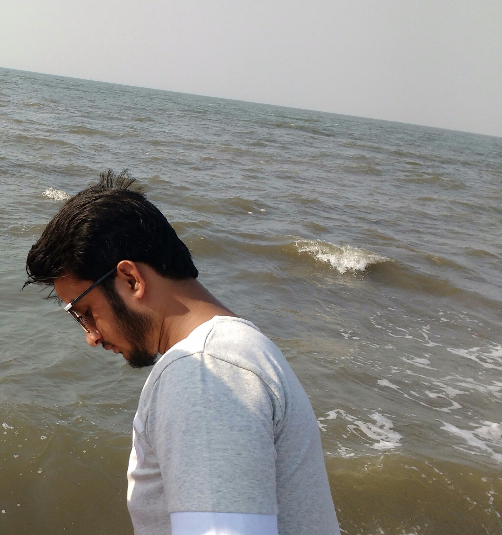 HuzaifaSyed7's profile picture. 