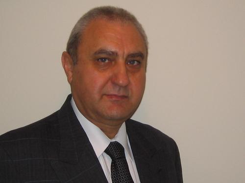 Experienced International Automotive business professional & senior executive / manager