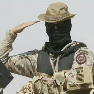  ياشرهة الخاطر على موت الاشواق
قلبي عظيم وتضحياته عظيمه
لولا التجافي ماحصل موت وفراق
ولا عاشت اللهفه بصدري يتيمه
