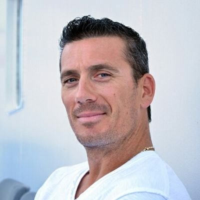 paoniko13's profile picture. 