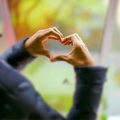 ‏♥ولايخطر ببالي أنني انساااااك ♥ آناعودت عيني على رؤياااااااك ♥