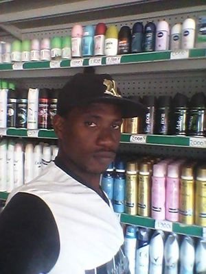je ss1footballeur evoluant actulement a AS KANU.ivoirio-malien,