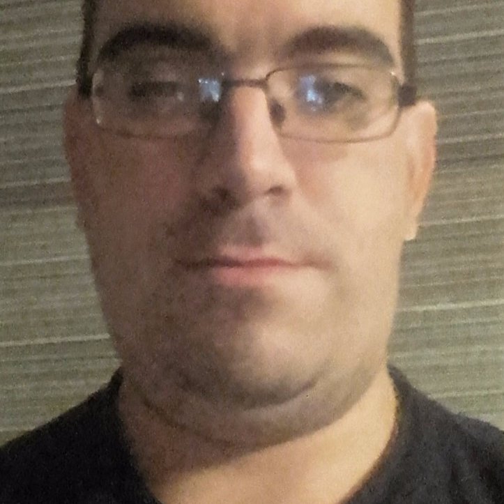 Bonjour à tous et toutes, je me présente Sylvain 32 ans seino-marin
j'aime l'actualité, la télévision et donner mon avis.