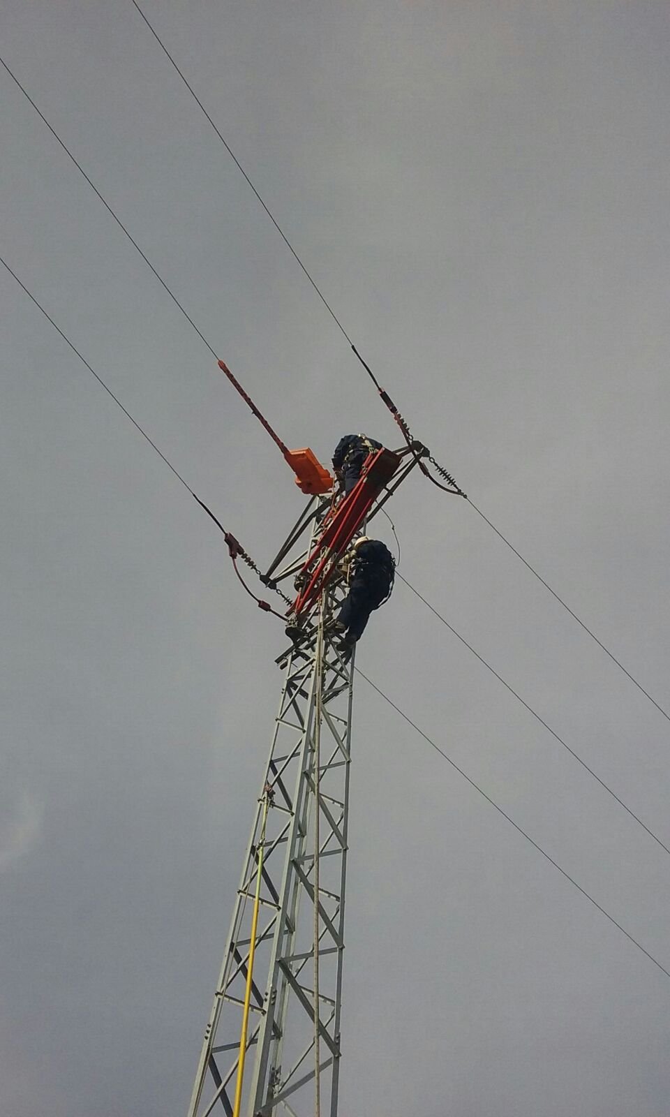 JoseLus08581771's profile picture. Brigada trabajos en tensión