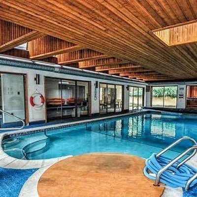 Elizabeth Manor Bed and Breakfast Indoor Pool, Hot Tub, Billiards, Foosball, Kayaks  https://t.co/OPbs9CVIv2