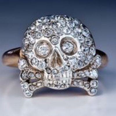 Ex-pat New Yorker living in London, full time mum who misses being a gemmologist