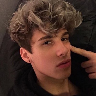 mikeyrpggg's profile picture. :):