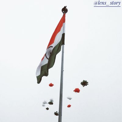 “We are making photographs to understand what our lives mean to us.
Contact us -photography.lensstory@gmail.com