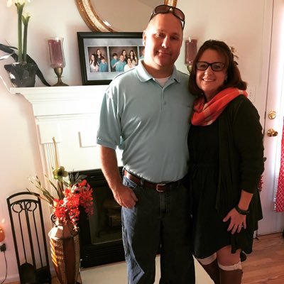 Christian, mother, wife, 4K teacher assistant, beach lover, lover of reading, Starbucks lover, shopaholic