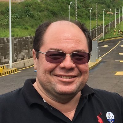 Fisioterapeuta clínico. Presidente da Sociedade Brasileira de Fisioterapia. Clinical Physical Therapist, President of Brazilian Physical Therapy Society.