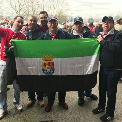 Socio del atletico hace 32 años,y gran aficionado a los toros aparte de trabajar con ellos.