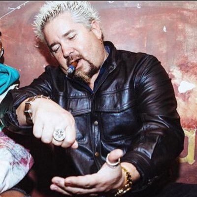 Champizzle7's profile picture. Effervescent Vibes.... Anti-social Extrovert.... #WalkingParadox 🦋