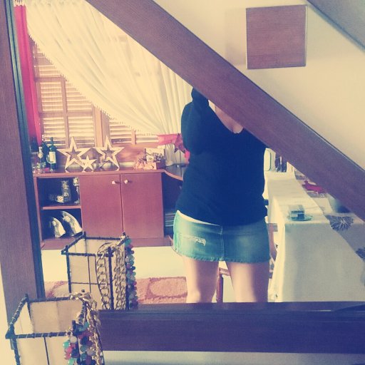 polipolina2's profile picture. Λένε ότι όταν η ζωή σου δίνει λεμόνια, εσύ πρέπει να τα κάνεις λεμονάδα -εγώ που είμαι και πιο μάγκας θα τα κάνω limoncello.