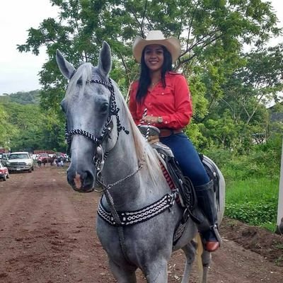 Por muy duro que sea el camino,NO te detengas  hasta lograr TODO lo que te propongas en la VIDA....
VIVE FELIZ Y NO TE PREOCUPES POR EL RESTO 😍🐶🐴