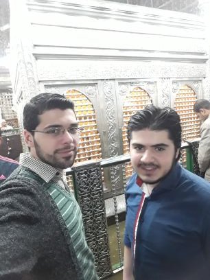 خادم لأهل البيت عليهم الصلاة والسلام وموالي لهم