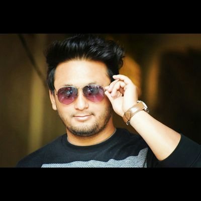 M a DREAMER😴 but also a FIGHTER👊 to achive my dreams .. /Luv eating lotz of FOOD..🍜 /N wants to enjoy Lyf beyond LIMITS..⚡