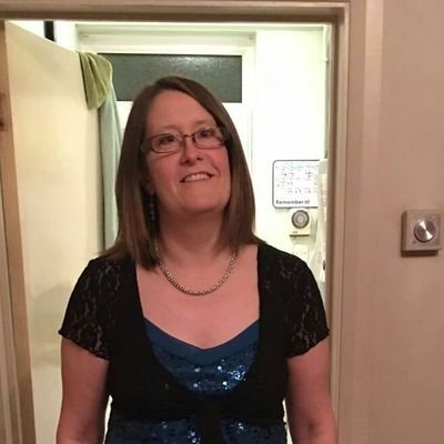live in Lee, London. outgoing and slightly mad. mum of 2 gorgeous kids.