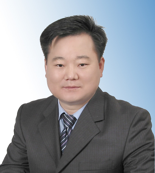 대구 동구에 거주하고 있습니다.
대구대학교에서 학생들을 가르치고 있구요,
도시계획 및 교통공학을 전공한 공학박사입니다.
현재, (주)세원에서 도시계획,교통영향분석및개선대책에 대해 일하고 있습니다.개혁보수, 미래 희망을 주는 보수를 꿈꿔 봅니다.