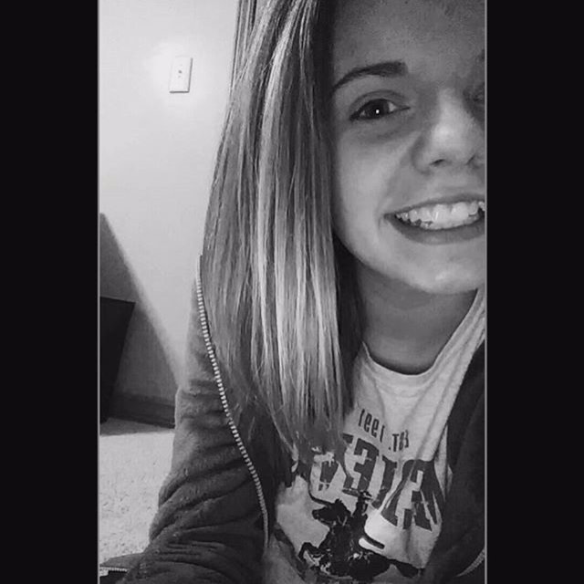 asiasnyder1's profile picture. add me on insta - https://t.co/QGvq8HrRyC