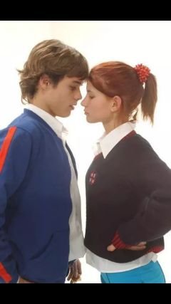 Tiempo de cambiar
💛dos chicas que se la pasan encerradas mirando rebelde way 💛