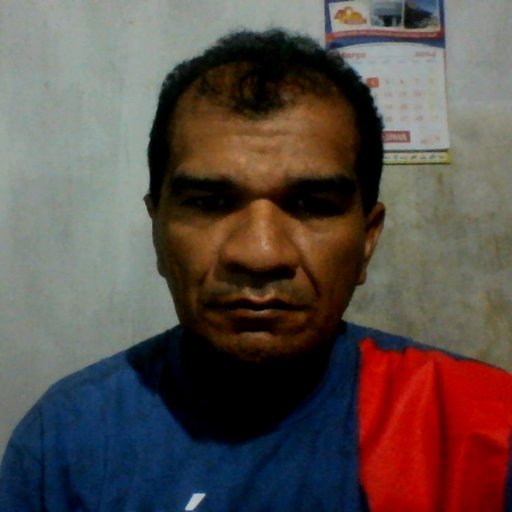 Cara legal de bem com a vida que ama a familia e DEUS em primeiro lugar.