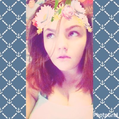 Just a girl who fan girls over youtubers she has no fudgen chance with! #RuduTwitch