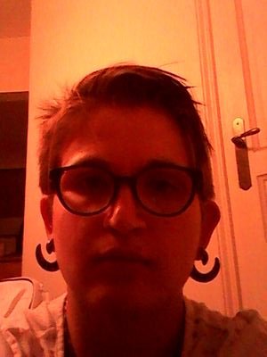 Je suis chanteuse et présentatrice decarteurs sur YouTube