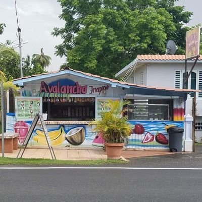 Negocio local con 16 años establecido y se dedica a la preparación d Frappé y limber's. Contamos con diferentes dulces tipicos