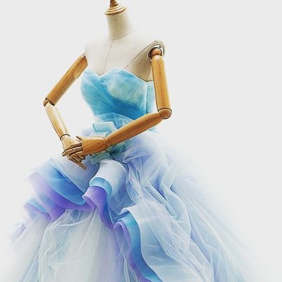 Somos el secreto de tu belleza. Diseñadores de alta costura en vestidos de Boda y XV años.