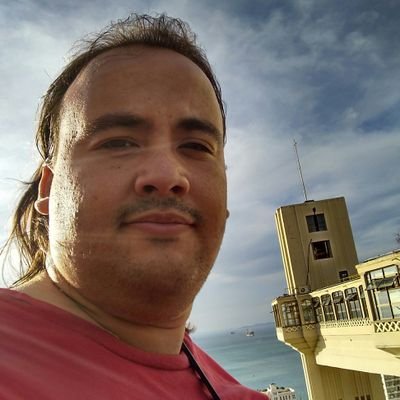 Eu sou o causador do incomodo na sua mente quando te desafio a pensar diferente.O incÓmodo que te faz ir adiante na vida, na mente e na alma!