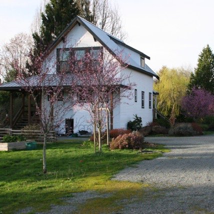 Racegirl18KB's profile picture. 1910 farmhouse. Farm life, growing garlic, flower farm.old school style, photography, living the recycled life..inst..@willow.crow