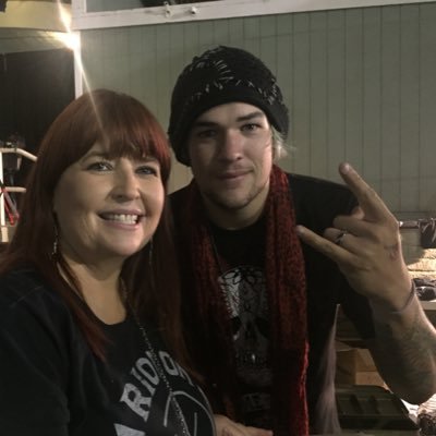 LeeleeFresh's profile picture. 4ever A Loyal, Diehard JAMES DURBIN FAN ❤on my sleeve, Fights Injustice, sensitive soul, love like crazy, impatient, if u need it: shirt off my back is yours