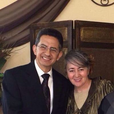 Con mi esposo Jorge Mendizabal servimos a Dios en la Iglesia Mundo Pentecostal.