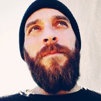 Comedian. beer-enthusiast. Ex-co-host/creator of the defunct @distscoundrels & @brewhahapod podcasts.