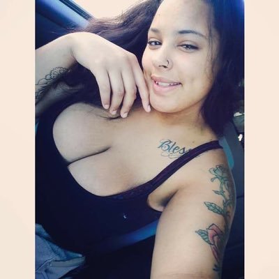 DivineLexyy's profile picture. I see you watchiñ