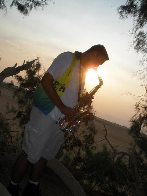 juninhosax12's profile picture. Servo do Senhor, esposo de uma mulher incrivel pai do Asafe, ministro do evangelho e torcedor do imortal tricolor (Gremio)