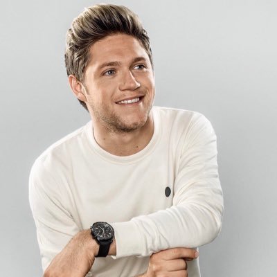 hotchnerniall's profile picture. harry styles waved at me bye