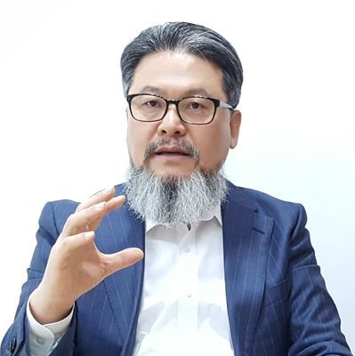 BaekJG's profile picture. 사이버한국외국어대학교 교수 '풍수지리와 관상'
대구한의대학원 교수
동방문화대학원대학교 미래예측학 박사/교육학 박사수료
대구한의대학원 풍수지리학 석사
팩트경제신문 '백재권의 세상을 읽는 안목' 연재
중앙일보 '백재권의 관상·풍수' 101회 연재
네이버 '백재권의 관상과 지혜' 94회 연재