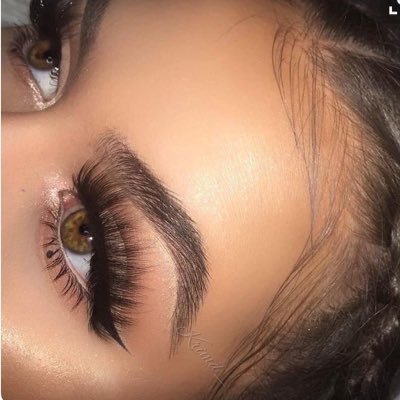 just a makeup addict. @urbandoll is my queen💞