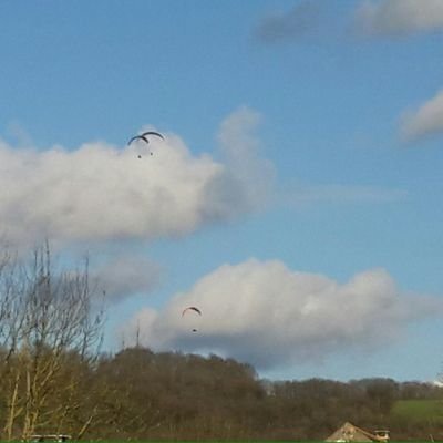 Toujours positif.
 Le soleil brille au-dessus des nuages !