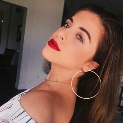 Just smile baby, it'll be okay 🌹 snap: arielxrebecca -
this is my official backup acc
main: babyariel
