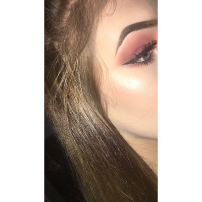 single😝 makeup enthusiast💄 18! Instagram: makeupbyjas_xo 💋