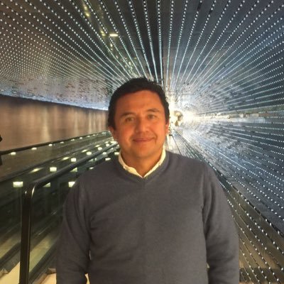 Profesor en la Facultad de Ciencias Políticas y Sociales y la FES Acatlán de la UNAM. Además se habla de cine, música, ciencia, arte, literatura y deportes