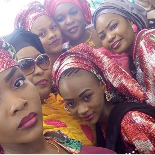 Am simple bt difficlt 2 undsnd. Dax miiii. I LOVE my Frnds so so MUCH!!!.