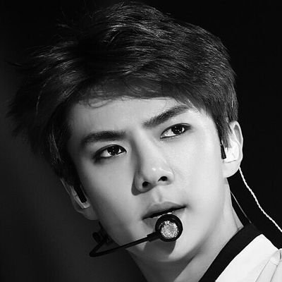 The only wife Sehun 😎😏 
Fans don `t like my husband😒


 (اي معجبه لسيهون لاتتغزلين بزوجي قدامي لاانه اني متعصبه😒)