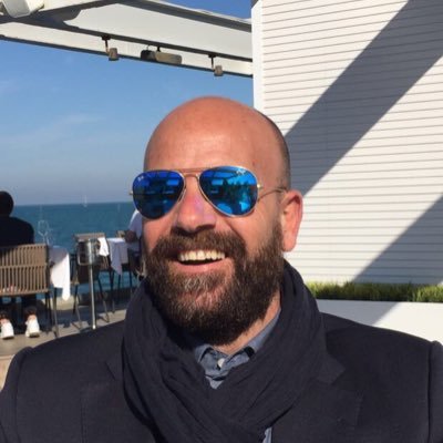 Insaciable y #emprendedor. Enamorado de mi familia y amigos, con ganas de #CRECER cada día y con la ilusión de pasar la vida lo más divertida y a tope posible.