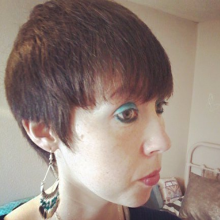 Just a girl with coloured eyeliner & a few piercings. Blogging my way through this thing called life... X