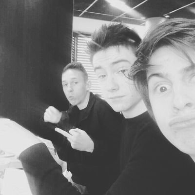 ElChapodesblock's profile picture. Tweet et retweet lourd, 

 tkt on rigole bien !!