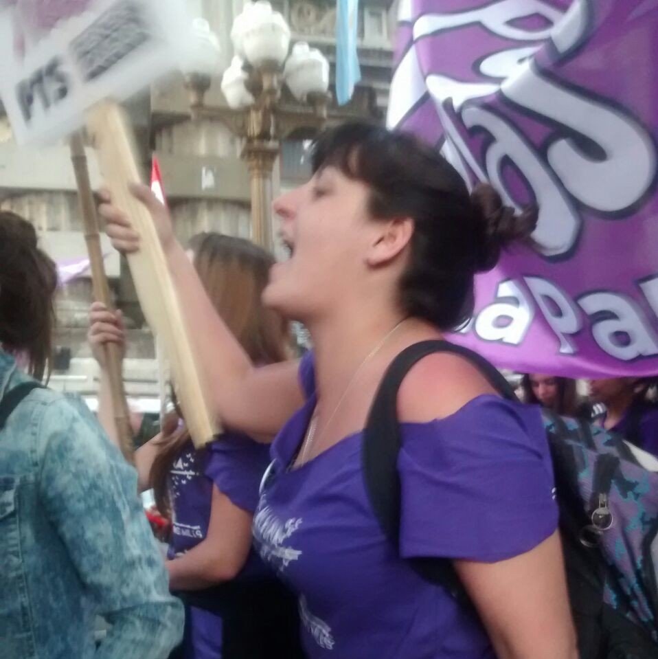 Docente de la 9 de Abril. Militante del Partido de los Trabajadores Socialista y de Pan y Rosas.